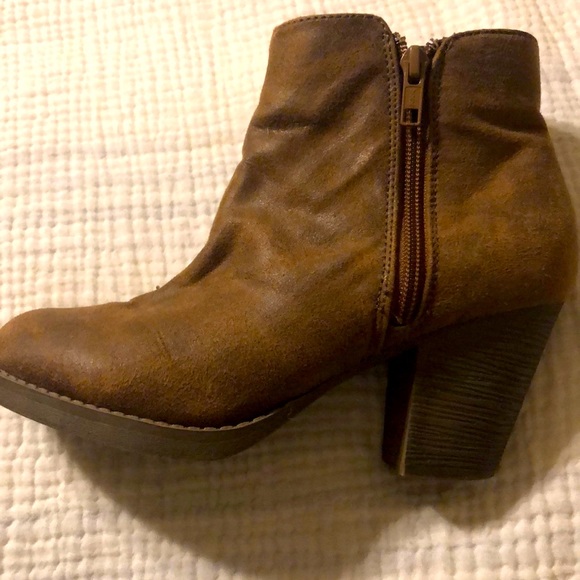 Boots - Picture 2 of 4